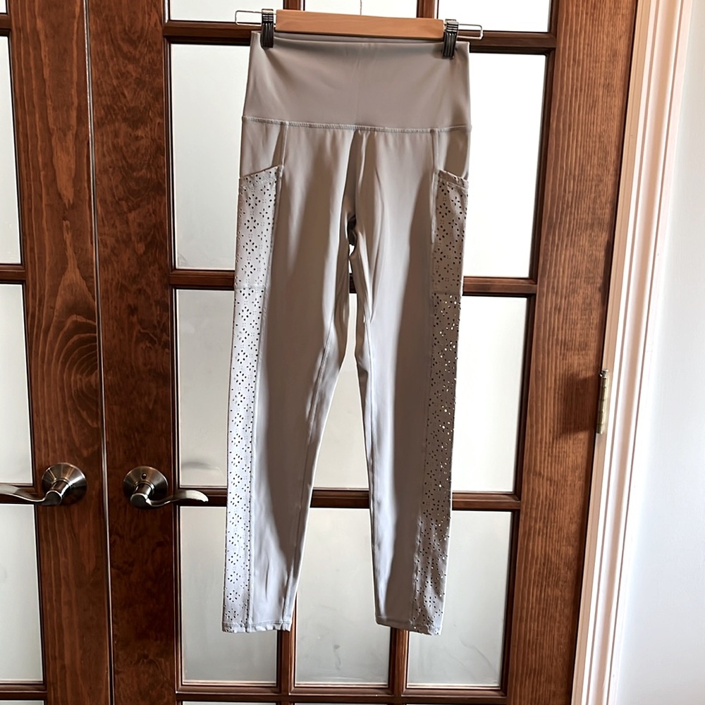New without tags Aerie gray legging size Medium